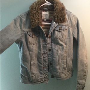 Denim jacket with fur collar